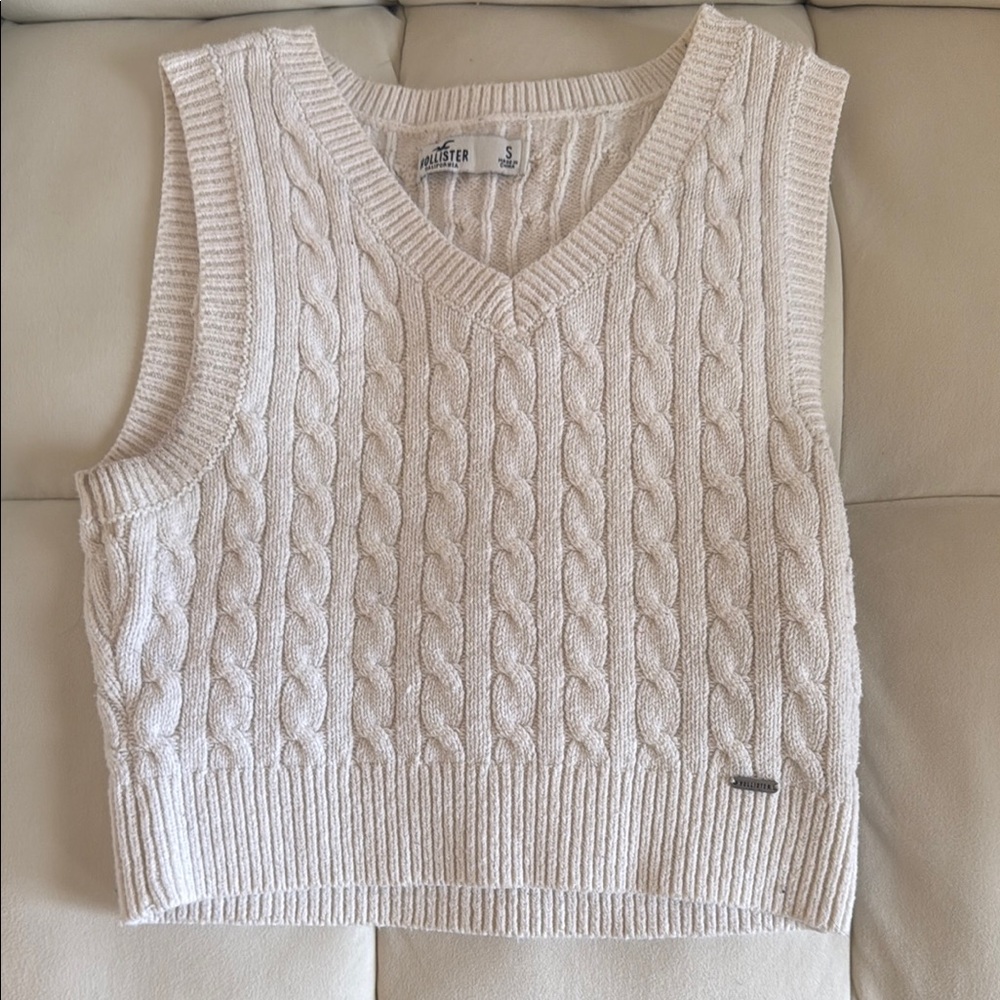Hollister Women's Cropped Cream Cable Knit Sweater Vest Size Small